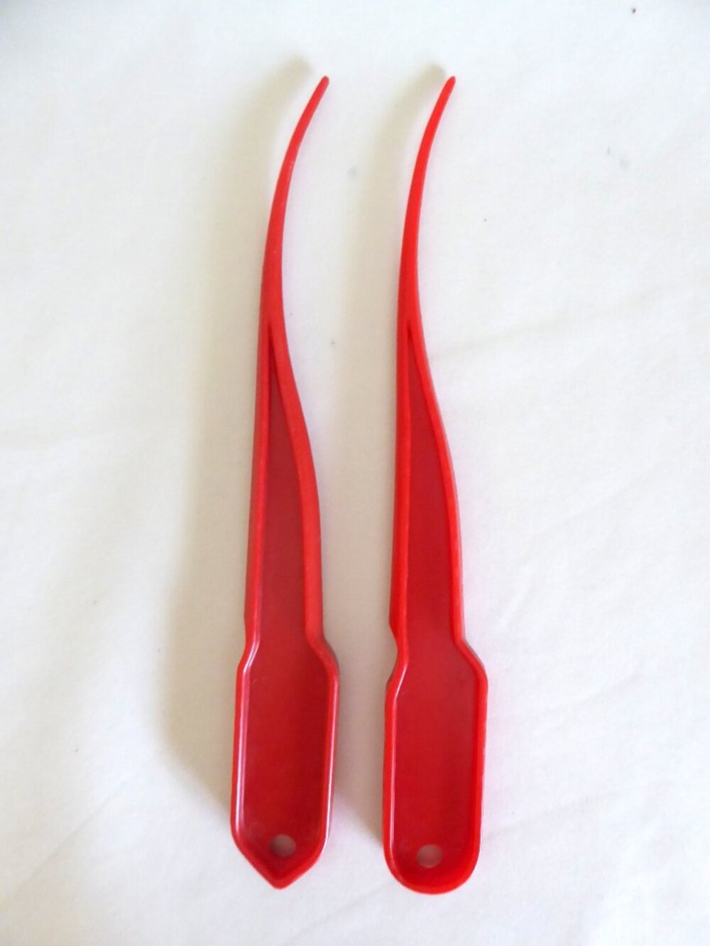 VINTAGE 10.5” SHRIMP PEELER DEVEINER CLEANING KITCHEN TOOL SET RED PLASTIC